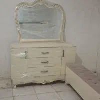 پاف ومیزآرایش به همراه تخت خواب دونفره
