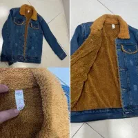 تعدادی لباس بچگانه