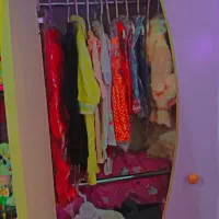 تخت کمد بچه سالم تمیز + ویترین شیک|تخت و صندلی بچه|قرچک, مهدیه|دیوار