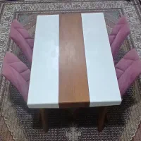 میز غذاخوری((۸۰در ۱۲۰))سفید و گردویی