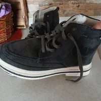 تعدادی نیم بوت وکفش اسپرت وکفش راحتی