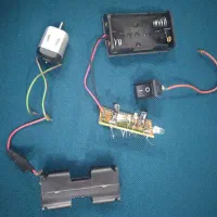 ارمیچر و قطعات‌ و یه تبلت اموزشی