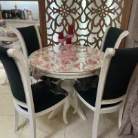 میز نهار خوری کاملا سالم