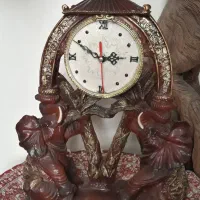 ساعت آرام گرد قدیمی