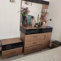 میز ارایش به همراه پا تختی