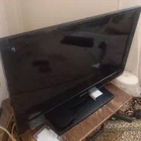 تلویزیون  (LCD) با نور پس‌زمینه CCFL است، نه LED.