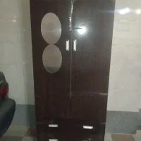 یک عدد کمد جالباسی