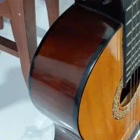 گیتار با کتاب و کیف|گیتار، بیس، امپلیفایر|لاهیجان, شیشه گران|دیوار