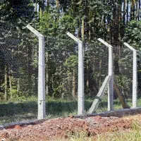 تهیه و نصب پایه فنس بتنی و فلزی