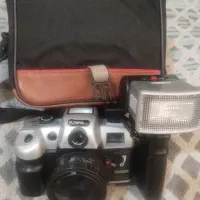 دوربین قدیمی با کیف و فلاش