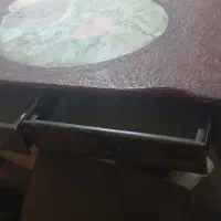 یک عدد میز حالت کنسولی هست