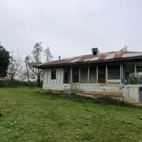 خانه قدیمی با زمین