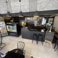 نیازمند ویتر (سالندار حرفه ای در کافه)