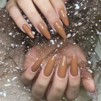 کاشت ناخن با بهترین متریال و کمترین هزینه