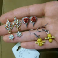 تعدادی گوشواره و بدلیجات|بدلیجات|مشهد, گلبرگ|دیوار