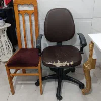 دو عدد صندلی