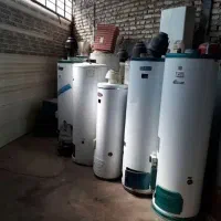 فروشنده و خریدار آبگرمکن خراب و نیاز به تعمیر