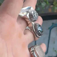 چند عددانگشتر با زنجیر و پلاک