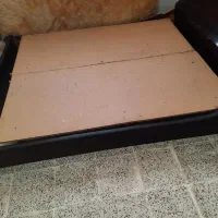 تخت خواب ۲نفره با کفی نو تشک و میز و اینه