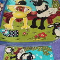 فرش اتاق  خواب بچه همراه با پادری کاملا سالم و نو