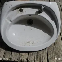 سنگ روشویی قدیمی همراه با پایه