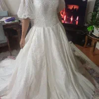 لباس عروس یک بار تن خورده