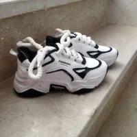 کفش اسپورت سایز40هست