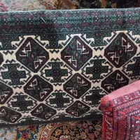 پشتی ۳ عدد.  در صورت نیاز دو عدد دیگر هم موجود|پشتی|بومهن, |دیوار