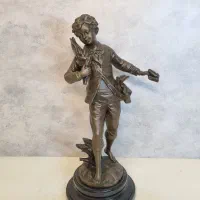 مجسمه برنزی پسر بچه روستایی