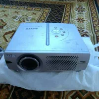 دستگاه ویدئو پروژکتور و پنکه رو میزی