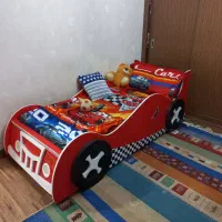 تخت جوان و کودک همراه با کتابخانه پاتختی