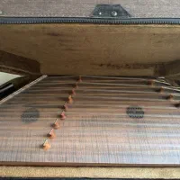 سنتور سه مهر ویژه موسوی همراه با میز و پایه نت