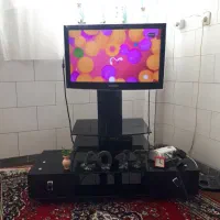 تلویزیون و میز و دیجیتال