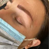 مدل برای میکروبلیدینگ ابرو