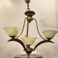 لوستر سه شاخه برنزی با دو دیوارکوب