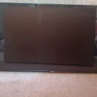 تلویزیون گوشه کوچکی از ال سی دیش شکسته|تلویزیون و پروژکتور|صدرا-فارس, فاز ۲|دیوار