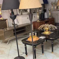 آباژور ایستاده