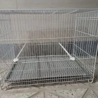 دوعدد میز تحریر و یک قفس پرنده