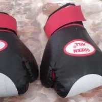 کلاه و دستکش و ساق پا کیک بوکسینگ