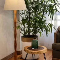 آباژور ایستاده ، آباژور کنار سالنی ، ۱۲۴