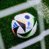 یک توپ فوتبال