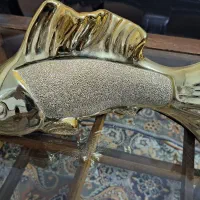 مجسمه ماهی طلایی