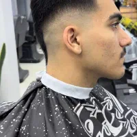 اصلاح مو آقایان رایگان اصلاح سر و صورت مجانی|خدمات آرایشگری و زیبایی|تهران, نارمک|دیوار