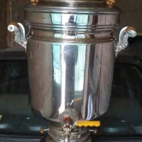 سماور گازی استیل مجلسی به همراه پایه اهنی بزرگ