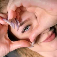 نیاز به مدل چشم رنگی