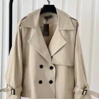 بیرون بر شومیز و بارانی