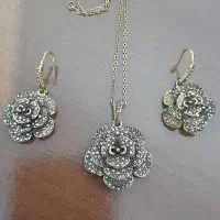 فروش مدال وگوشواره طرح گل بدلیجات|بدلیجات|سراب, |دیوار