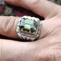 انگشتر نقره موزانایت سبز الماس