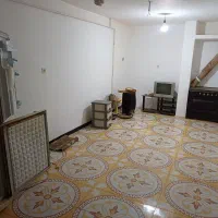 همکف کرسی بالا