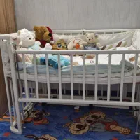 تخت کنار مادر